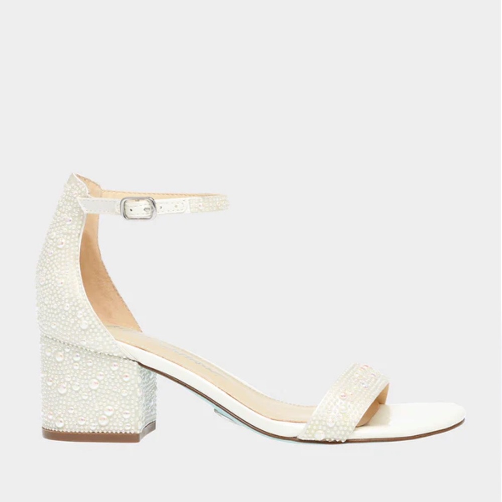 LIKE NEW Betsey Johnson Mari Ivory Heels